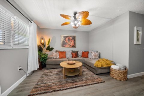 Condominio en venta en Largo, Florida, 1 dormitorio, 69.4 m2 № 1740414 - foto 11