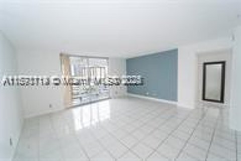 Copropriété à louer à Hallandale Beach, Floride: 1 chambre, 89.93 m2 № 1895636 - photo 8