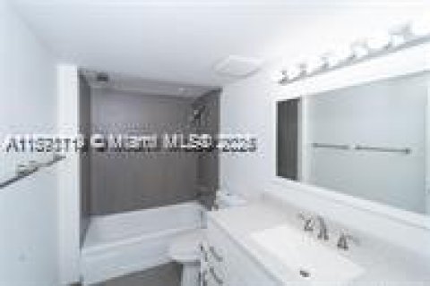 Copropriété à louer à Hallandale Beach, Floride: 1 chambre, 89.93 m2 № 1895636 - photo 15