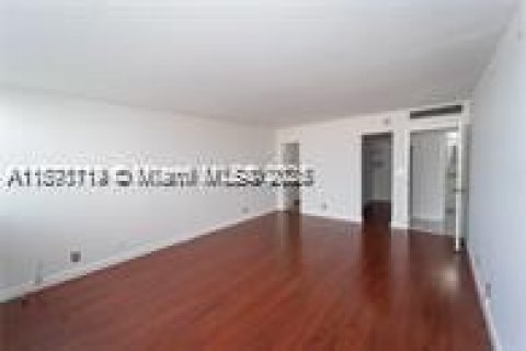 Copropriété à louer à Hallandale Beach, Floride: 1 chambre, 89.93 m2 № 1895636 - photo 13