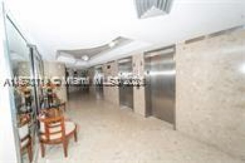 Copropriété à louer à Hallandale Beach, Floride: 1 chambre, 89.93 m2 № 1895636 - photo 3