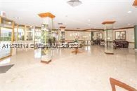 Copropriété à louer à Hallandale Beach, Floride: 1 chambre, 89.93 m2 № 1895636 - photo 2