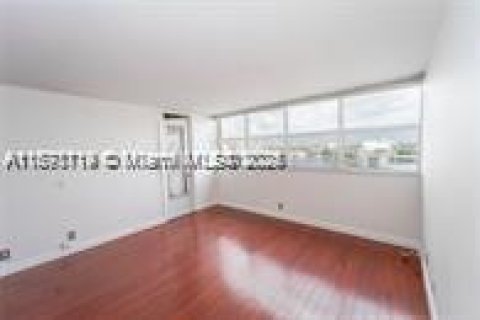 Copropriété à louer à Hallandale Beach, Floride: 1 chambre, 89.93 m2 № 1895636 - photo 14