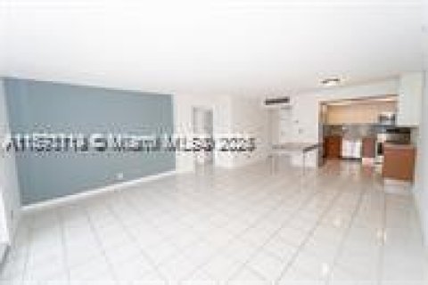 Copropriété à louer à Hallandale Beach, Floride: 1 chambre, 89.93 m2 № 1895636 - photo 9