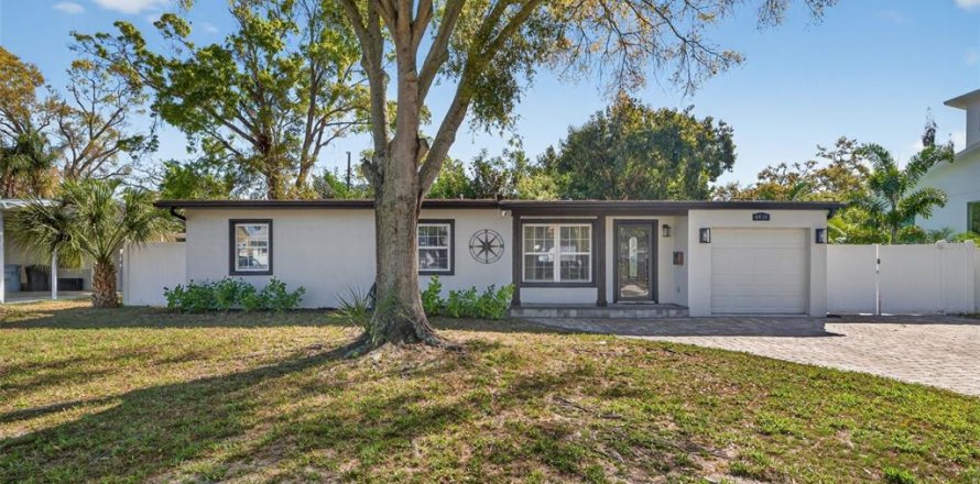 Villa ou maison à Saint Petersburg, Floride 3 chambres, 106.47 m2 № 2400064