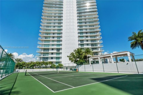 Condo in Miami Beach, Florida, 2 bedrooms  № 1804517 - photo 17