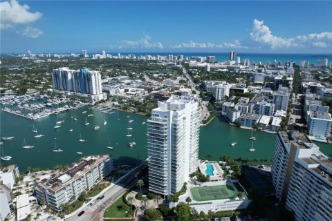 Condo in Miami Beach, Florida, 2 bedrooms  № 1804517 - photo 24