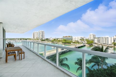 Condo in Miami Beach, Florida, 2 bedrooms  № 1804517 - photo 4