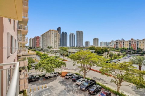 Condo in Sunny Isles Beach, Florida, 1 bedroom  № 1702852 - photo 20