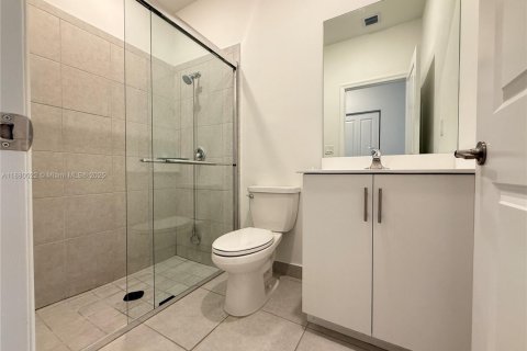 House in Miami, Florida 4 bedrooms, 291.62 sq.m. № 1978033 - photo 7