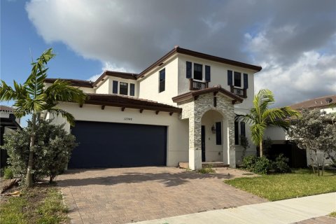 House in Miami, Florida 4 bedrooms, 291.62 sq.m. № 1978033 - photo 4