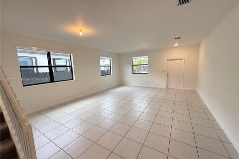 House in Miami, Florida 4 bedrooms, 291.62 sq.m. № 1978033 - photo 13