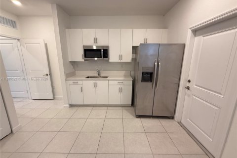 House in Miami, Florida 4 bedrooms, 291.62 sq.m. № 1978033 - photo 25