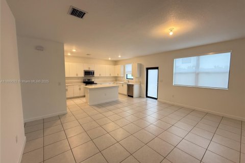 House in Miami, Florida 4 bedrooms, 291.62 sq.m. № 1978033 - photo 11