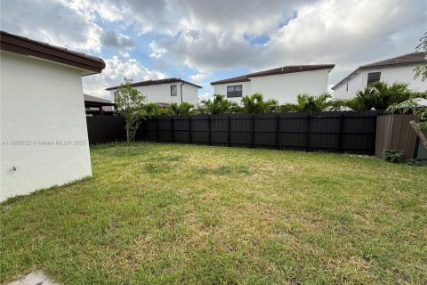 House in Miami, Florida 4 bedrooms, 291.62 sq.m. № 1978033 - photo 26