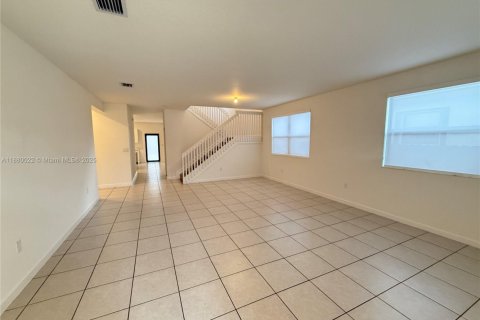 House in Miami, Florida 4 bedrooms, 291.62 sq.m. № 1978033 - photo 9