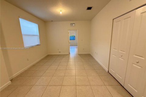 House in Miami, Florida 4 bedrooms, 291.62 sq.m. № 1978033 - photo 19