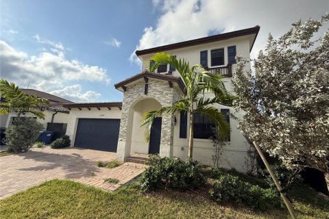 House in Miami, Florida 4 bedrooms, 291.62 sq.m. № 1978033 - photo 2