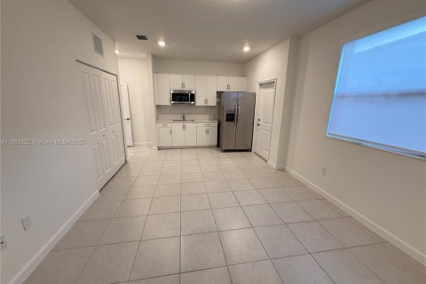 House in Miami, Florida 4 bedrooms, 291.62 sq.m. № 1978033 - photo 28