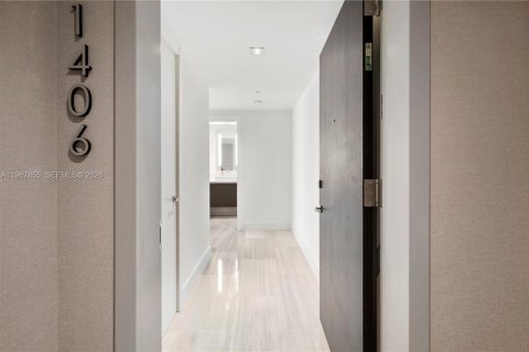 Condo in Miami, Florida, 1 bedroom  № 2029171 - photo 17