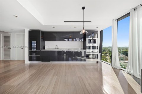 Condo in Miami, Florida, 1 bedroom  № 2029171 - photo 7