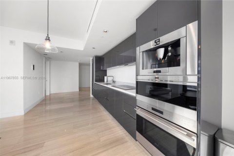 Condo in Miami, Florida, 1 bedroom  № 2029171 - photo 8