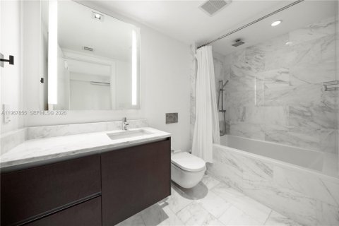 Condo in Miami, Florida, 1 bedroom  № 2029171 - photo 14