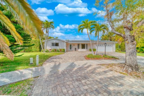 House in Miami, Florida 4 bedrooms № 2176604
