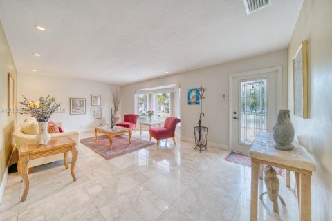 Casa en venta en Miami, Florida, 4 dormitorios № 2176604 - foto 28