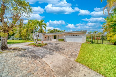 Casa en venta en Miami, Florida, 4 dormitorios № 2176604 - foto 2