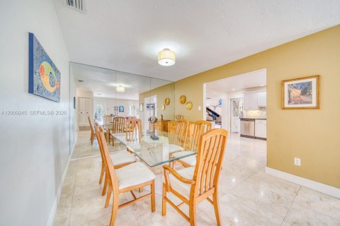 Casa en venta en Miami, Florida, 4 dormitorios № 2176604 - foto 29