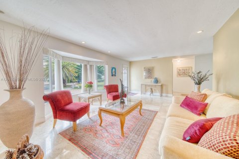 Casa en venta en Miami, Florida, 4 dormitorios № 2176604 - foto 27