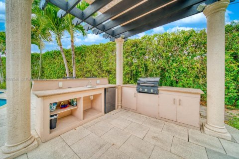 Casa en venta en Miami, Florida, 4 dormitorios № 2176604 - foto 12