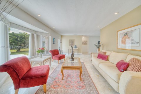 Casa en venta en Miami, Florida, 4 dormitorios № 2176604 - foto 26