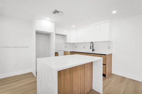 Immobilier commercial à vendre à Miami, Floride: 113.15 m2 № 1893556 - photo 15