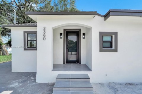 Immobilier commercial à vendre à Miami, Floride: 113.15 m2 № 1893556 - photo 2