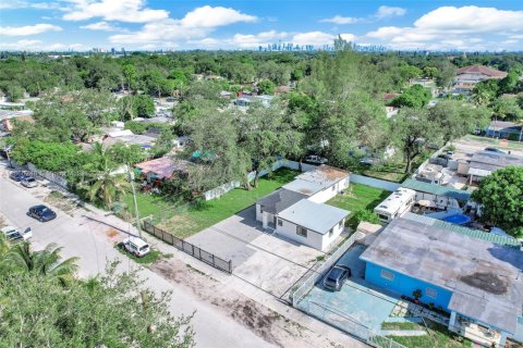 Immobilier commercial à vendre à Miami, Floride: 113.15 m2 № 1893556 - photo 16