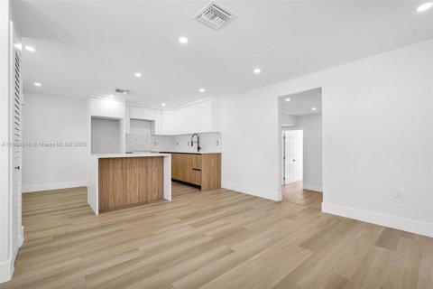 Immobilier commercial à vendre à Miami, Floride: 113.15 m2 № 1893556 - photo 22