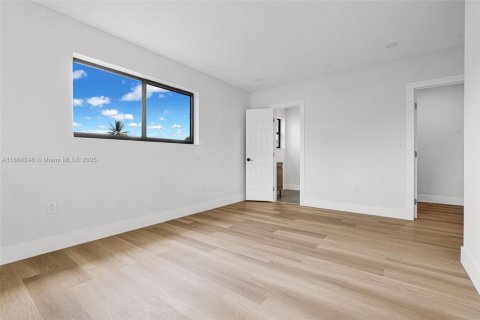 Immobilier commercial à vendre à Miami, Floride: 113.15 m2 № 1893556 - photo 12