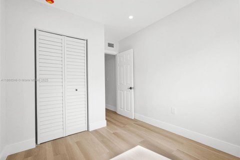 Immobilier commercial à vendre à Miami, Floride: 113.15 m2 № 1893556 - photo 7