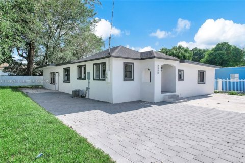 Immobilier commercial à vendre à Miami, Floride: 113.15 m2 № 1893556 - photo 3