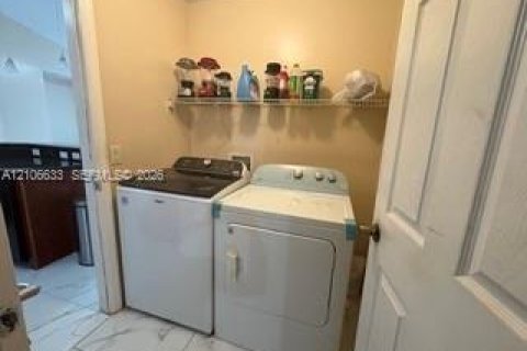 Villa ou maison à vendre à Cape Coral, Floride: 3 chambres, 152.27 m2 № 2422143 - photo 8