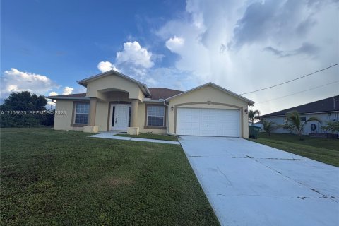 Villa ou maison à Cape Coral, Floride 3 chambres, 152.27 m2 № 2422143