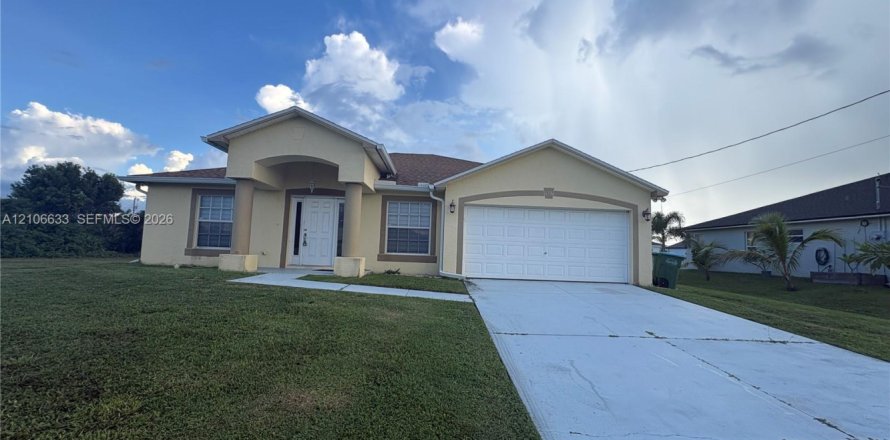 Villa ou maison à Cape Coral, Floride 3 chambres, 152.27 m2 № 2422143