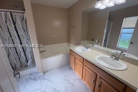 Villa ou maison à vendre à Cape Coral, Floride: 3 chambres, 152.27 m2 № 2422143 - photo 10