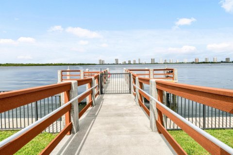 Condo in North Palm Beach, Florida, 2 bedrooms  № 1229164 - photo 1