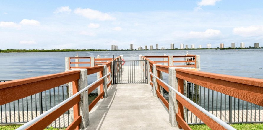Condo in North Palm Beach, Florida, 2 bedrooms № 1229164