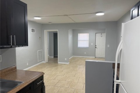 House in Fort Lauderdale, Florida 3 bedrooms, 147.99 sq.m. № 2057245 - photo 7