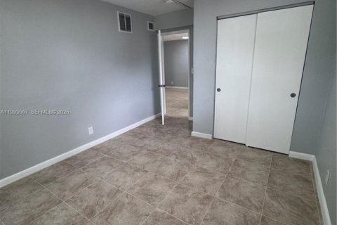 House in Fort Lauderdale, Florida 3 bedrooms, 147.99 sq.m. № 2057245 - photo 11