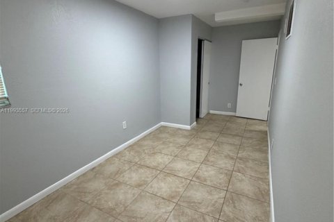 House in Fort Lauderdale, Florida 3 bedrooms, 147.99 sq.m. № 2057245 - photo 3